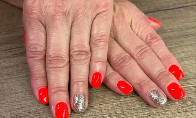 Pose de vernis semi permanent néon parfait pour l'été à Marthon, Marthon, Mademoiselle Cocoon