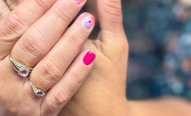 Pose de vernis semi permanent avec nail art sur mesure à Marthon, Marthon, Mademoiselle Cocoon